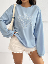 Devine Snowflake Graphic Long Sleeve Sweatshirt